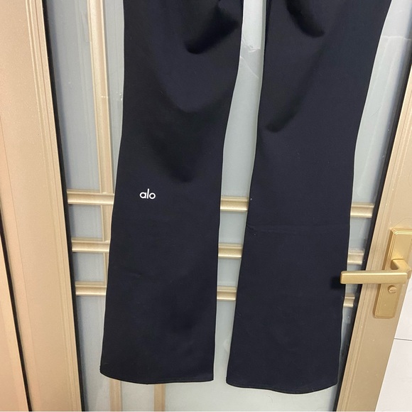 ALO Yoga Midnight Flare Leggings - Picture 4 of 5